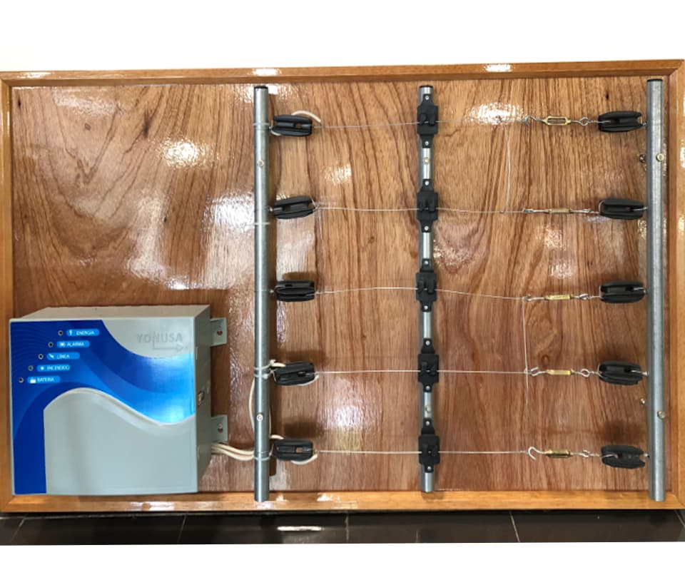 YONUSA PAKEY10000127AF - Paquete de ENERGIZADOR de alta frecuencia ANTIPLANTAS 10 000V / Postes de paso / Postes esquina / Bobina de alambre / Cable bujia / Bateria - vista 4