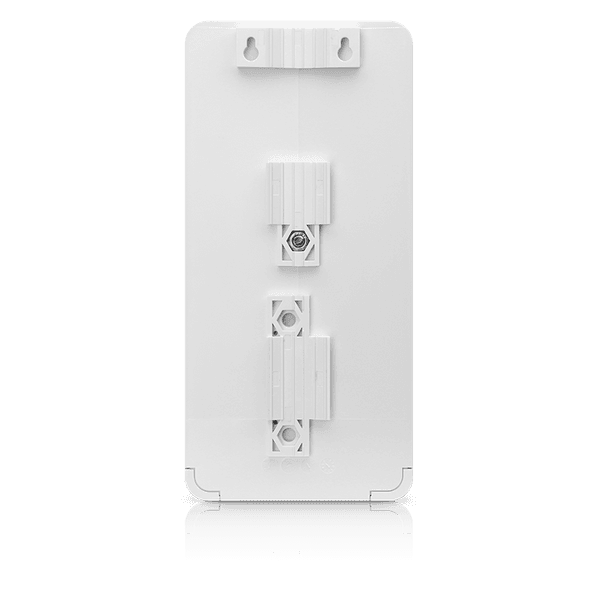 UBIQUITI N-SW - Switch Nano Gigabit PoE para exteriores con 1 puerto PoE pasivo de entrada y 3 puertos PoE pasivos para salida. - vista 2